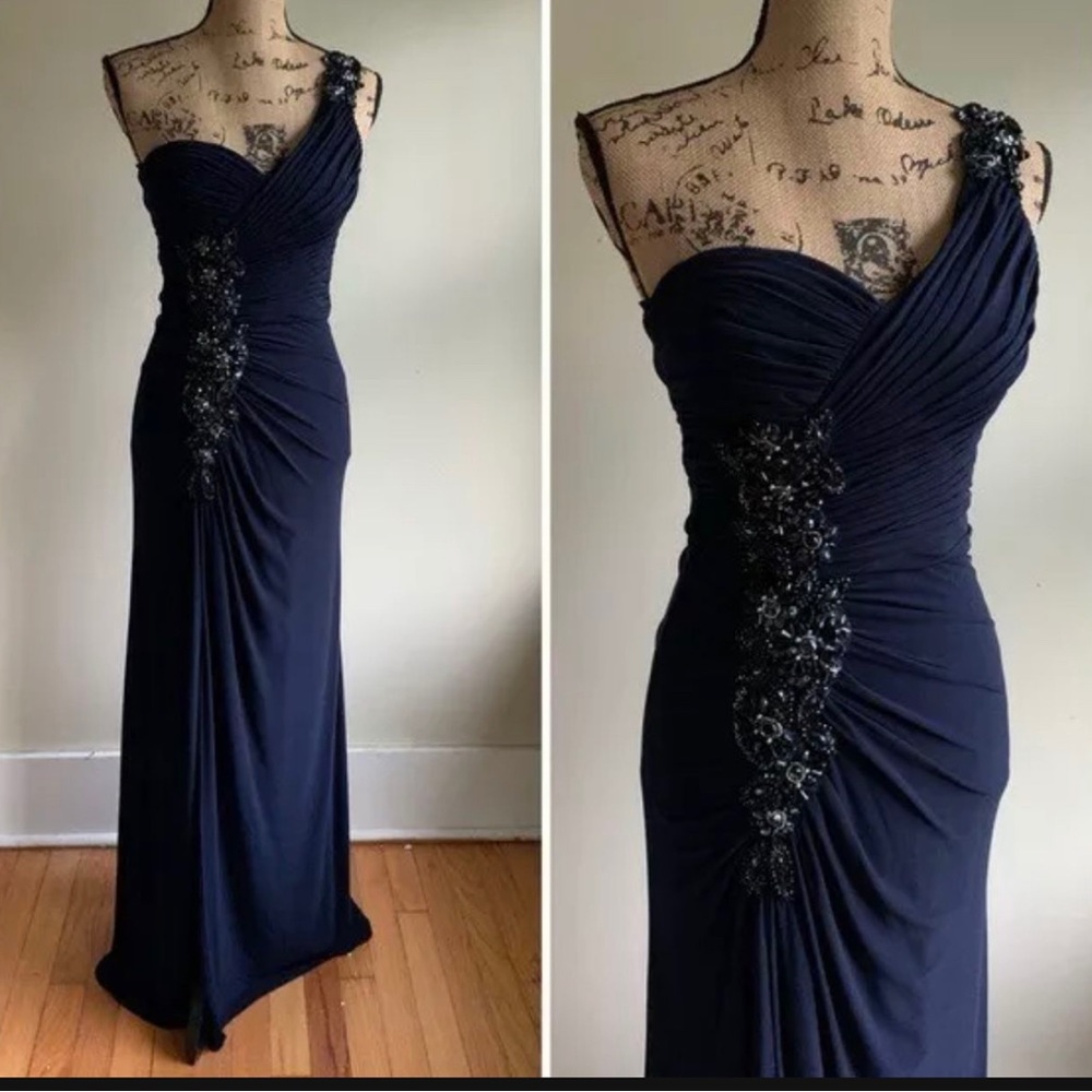 Xscape Sz 4 Long Formal One Shoulder Gown